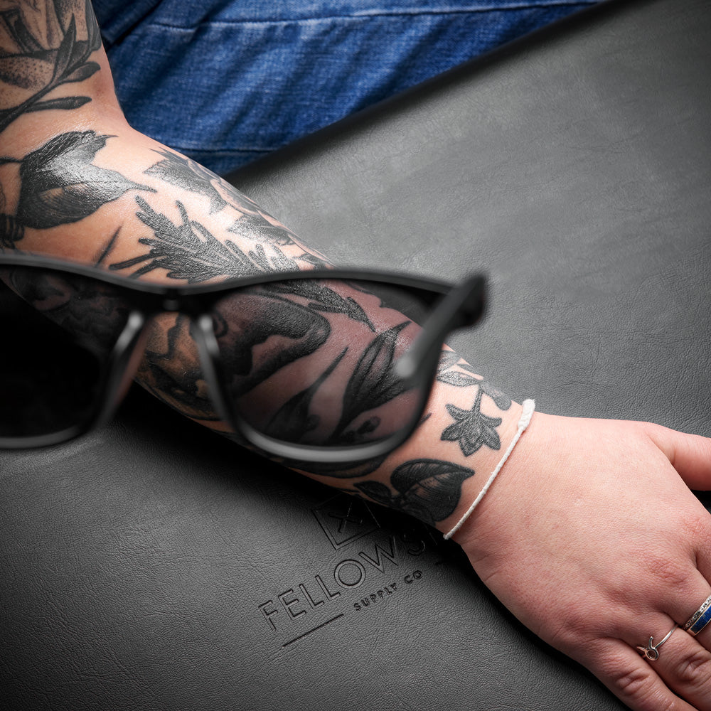 Fellowship Polarized LED Tattoo Work Light + Polarized Glasses + Tripod Kit - Ultimate Beauty